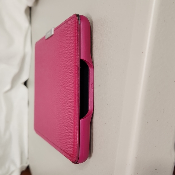 Kindle Case Textured Raspberry Color Magnetic Closure - Picture 4 of 8